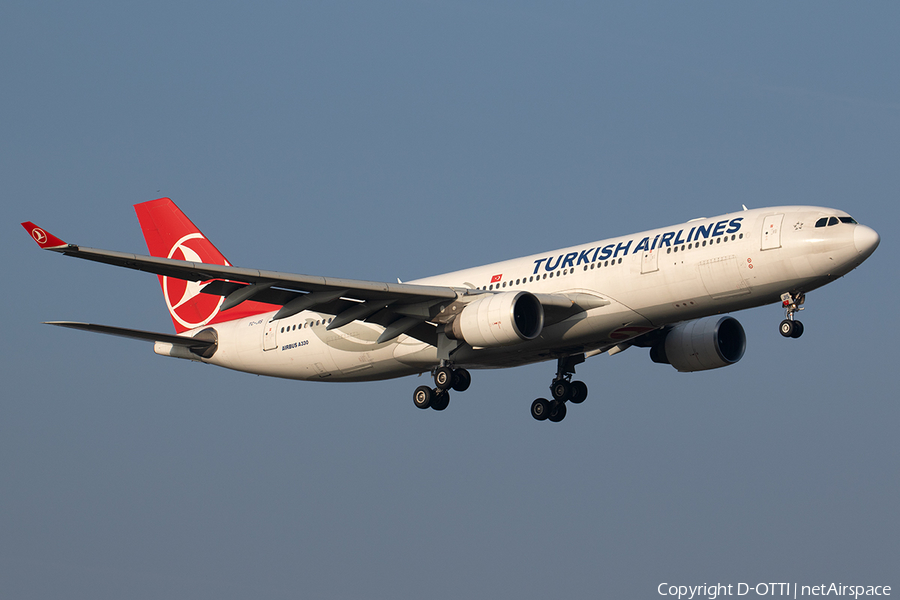 Turkish Airlines Airbus A330-223 (TC-JIS) | Photo 305580