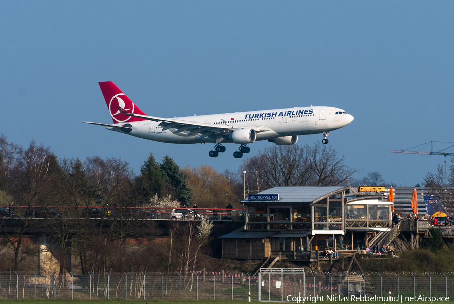 Turkish Airlines Airbus A330-223 (TC-JIS) | Photo 307835