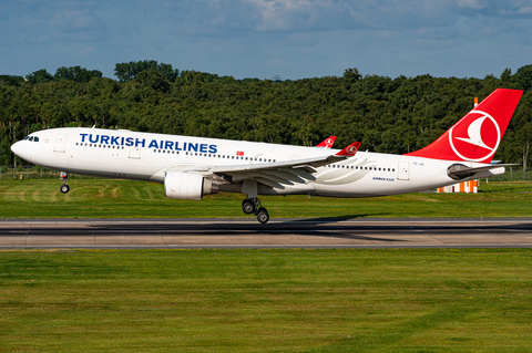 Turkish Airlines Airbus A330-223 (TC-JIS) at  Hamburg - Fuhlsbuettel (Helmut Schmidt), Germany