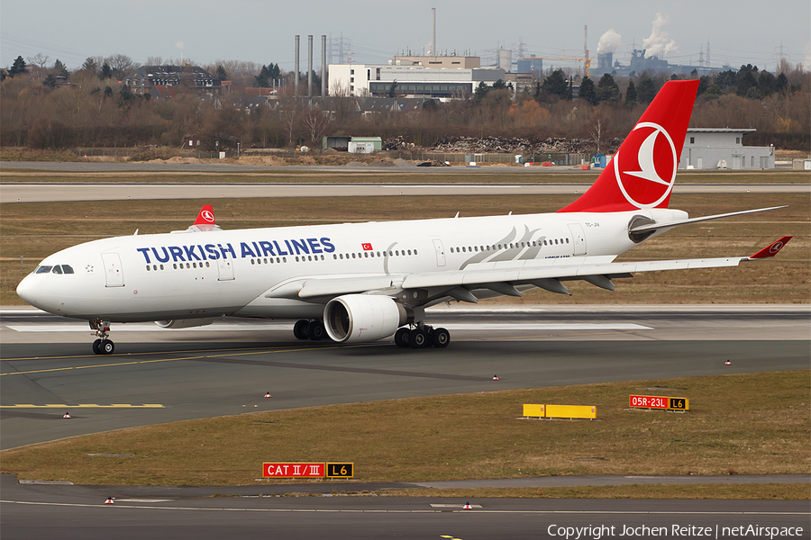 Turkish Airlines Airbus A330-223 (TC-JIV) | Photo 102201