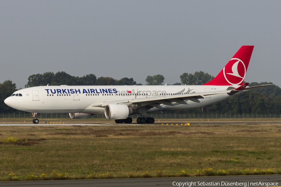 Turkish Airlines Airbus A330-223 (TC-JIV) | Photo 126275