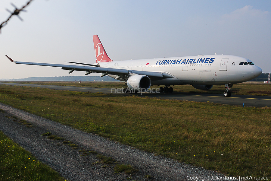 Turkish Airlines Airbus A330-223 (TC-JIV) | Photo 87414