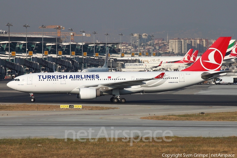Turkish Airlines Airbus A330-223 (TC-JIY) | Photo 83334