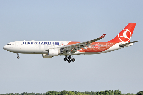 Turkish Airlines Airbus A330-223 (TC-JIZ) at  Hamburg - Fuhlsbuettel (Helmut Schmidt), Germany