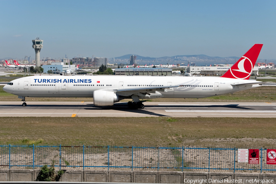 Turkish Airlines Boeing 777-3F2(ER) (TC-JJI) | Photo 493087