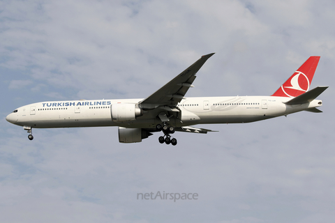 Turkish Airlines Boeing 777-3F2(ER) (TC-JJK) at  Singapore - Changi, Singapore