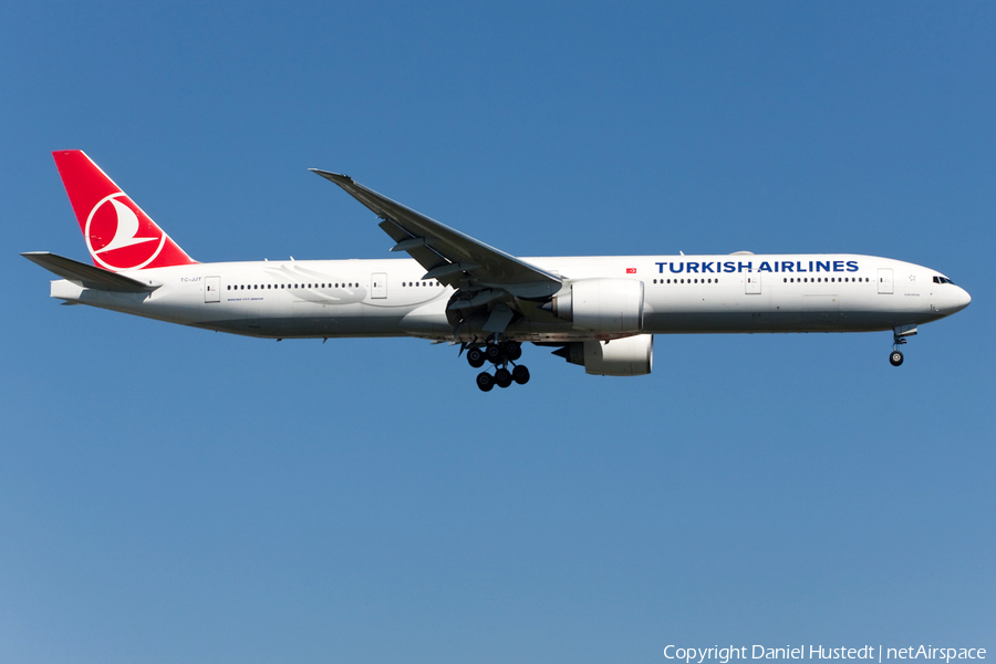 Turkish Airlines Boeing 777-3F2(ER) (TC-JJT) | Photo 493089