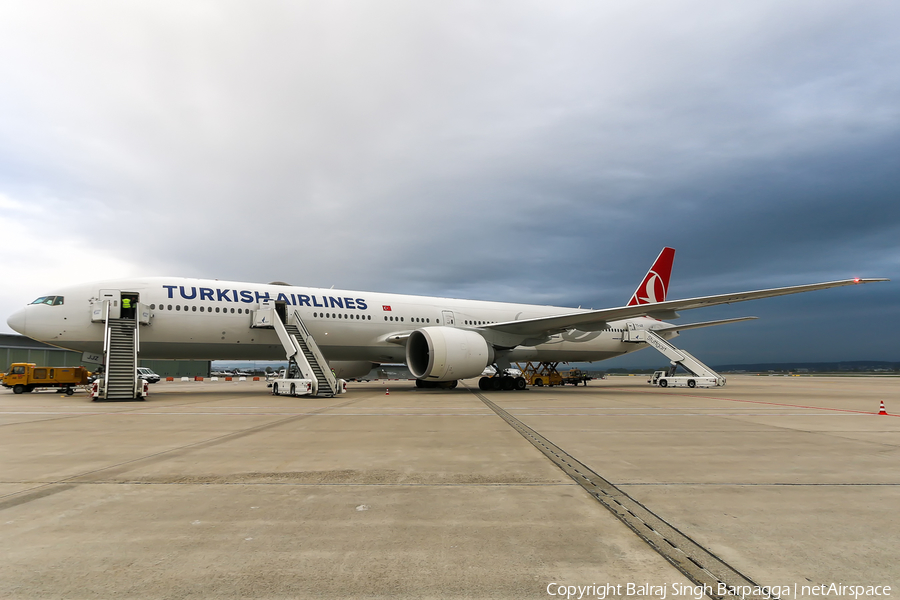 Turkish Airlines Boeing 777-3F2(ER) (TC-JJZ) | Photo 161994