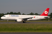 Turkish Airlines Airbus A320-214 (TC-JLI) at  Hamburg - Fuhlsbuettel (Helmut Schmidt), Germany