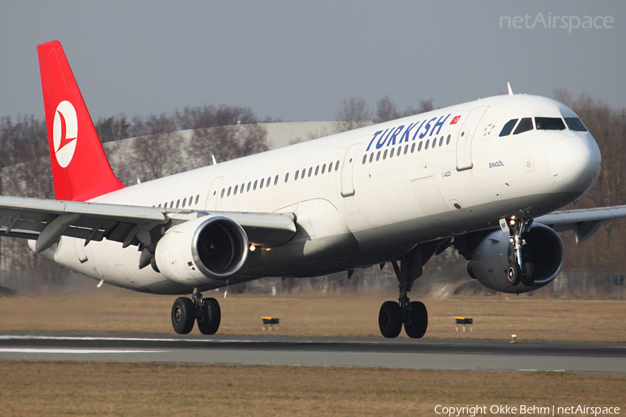 Turkish Airlines Airbus A321-211 (TC-JMF) | Photo 52379