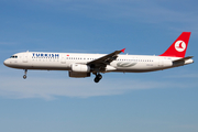 Turkish Airlines Airbus A321-232 (TC-JMH) at  Barcelona - El Prat, Spain