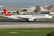 Turkish Airlines Airbus A321-232 (TC-JMH) at  Lisbon - Portela, Portugal