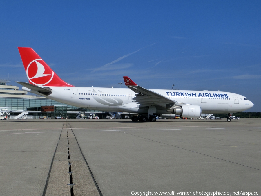 Turkish Airlines Airbus A330-203 (TC-JNA) | Photo 364342