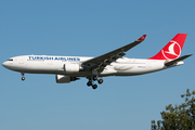 Turkish Airlines Airbus A330-203 (TC-JNA) at  Hamburg - Fuhlsbuettel (Helmut Schmidt), Germany