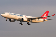 Turkish Airlines Airbus A330-203 (TC-JNA) at  Hamburg - Fuhlsbuettel (Helmut Schmidt), Germany