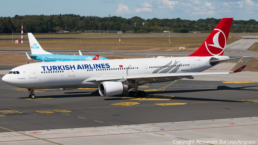 Turkish Airlines Airbus A330-203 (TC-JNA) | Photo 524289