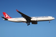 Turkish Airlines Airbus A330-343E (TC-JNJ) at  Hamburg - Fuhlsbuettel (Helmut Schmidt), Germany