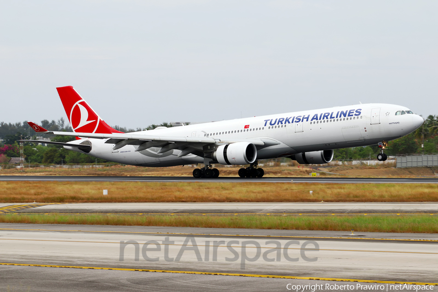 Turkish Airlines Airbus A330-303 (TC-JNS) | Photo 672232