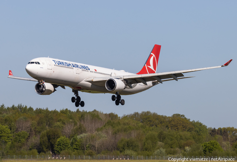 Turkish Airlines Airbus A330-303 (TC-JNT) | Photo 507551