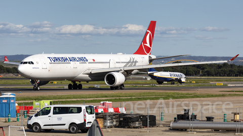 Turkish Airlines Airbus A330-303 (TC-JNZ) at  Madrid - Barajas, Spain
