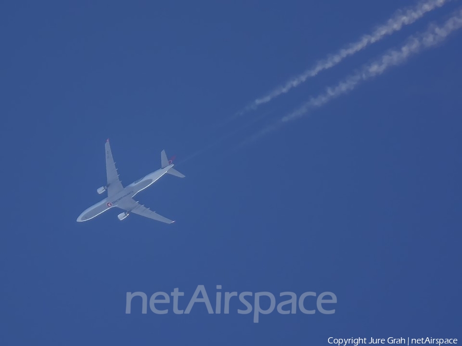 Turkish Airlines Airbus A330-303 (TC-JOA) | Photo 106949