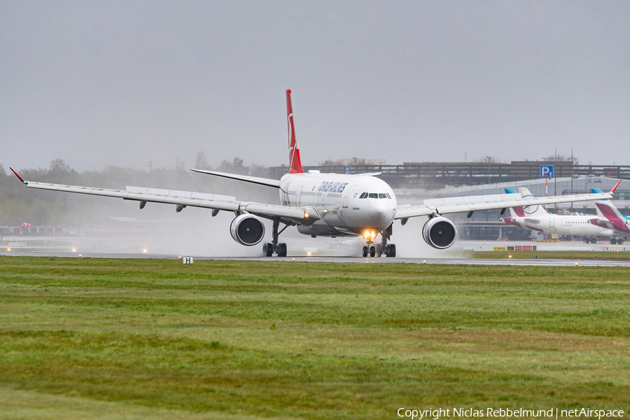 Turkish Airlines Airbus A330-303 (TC-JOB) | Photo 445957