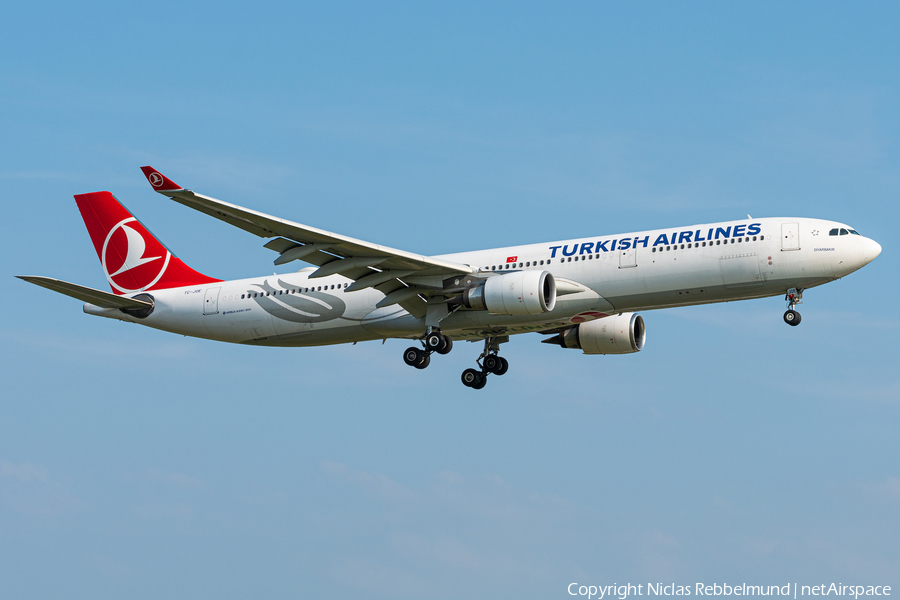 Turkish Airlines Airbus A330-303 (TC-JOE) | Photo 345624
