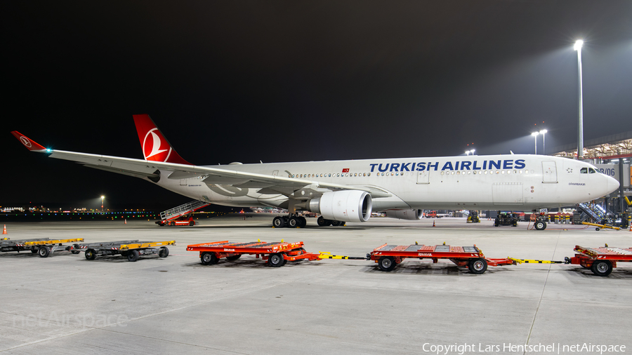 Turkish Airlines Airbus A330-303 (TC-JOE) | Photo 360135