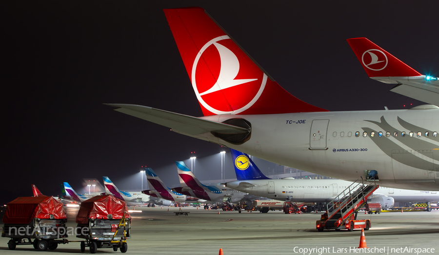 Turkish Airlines Airbus A330-303 (TC-JOE) | Photo 360136