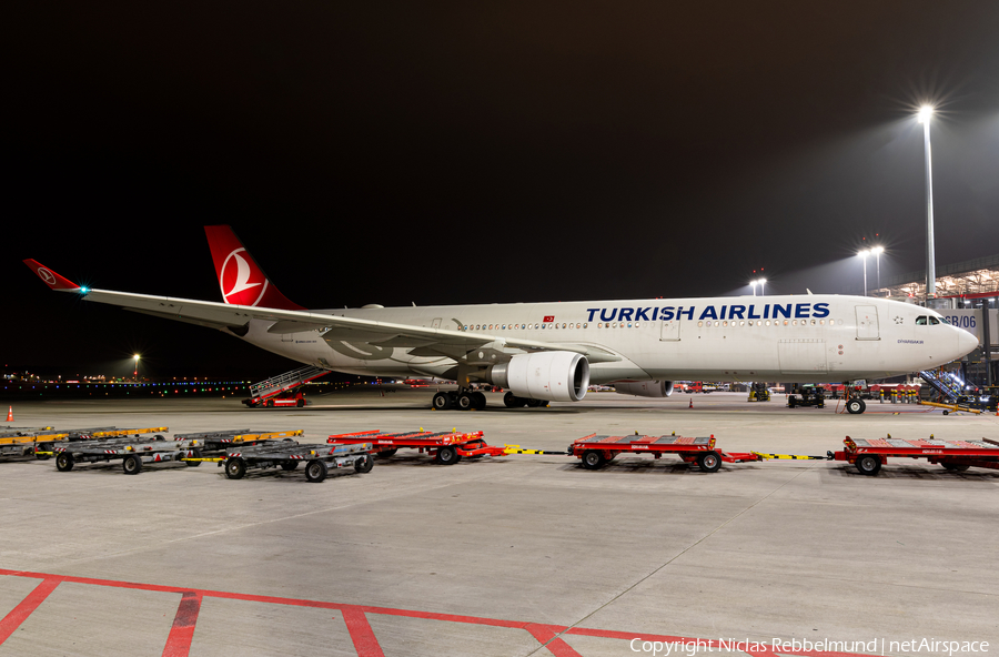 Turkish Airlines Airbus A330-303 (TC-JOE) | Photo 360222