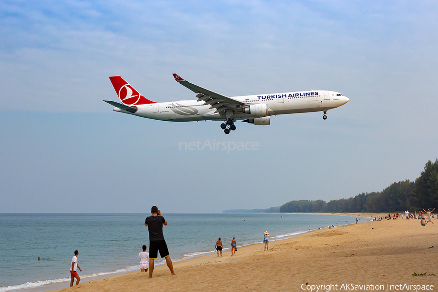 Turkish Airlines Airbus A330-303 (TC-JOE) | Photo 385191