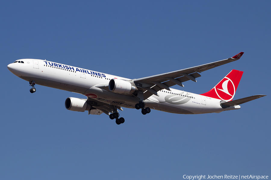 Turkish Airlines Airbus A330-303 (TC-JOE) | Photo 74351