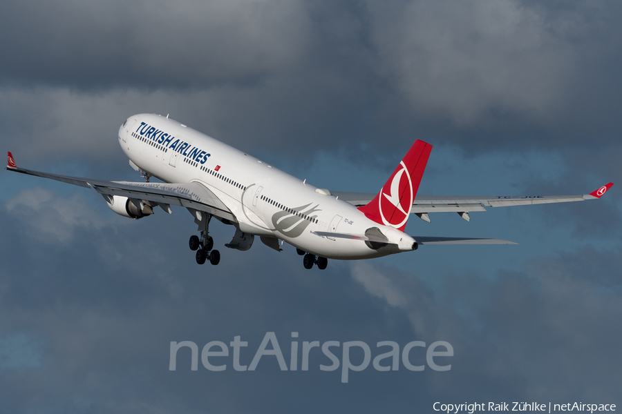 Turkish Airlines Airbus A330-303 (TC-JOE) | Photo 271968