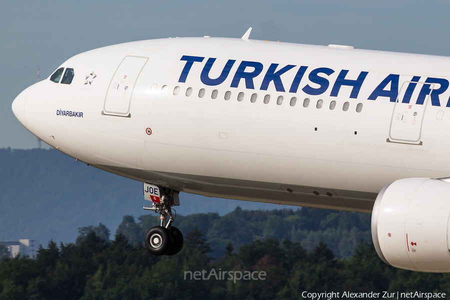 Turkish Airlines Airbus A330-303 (TC-JOE) | Photo 419298