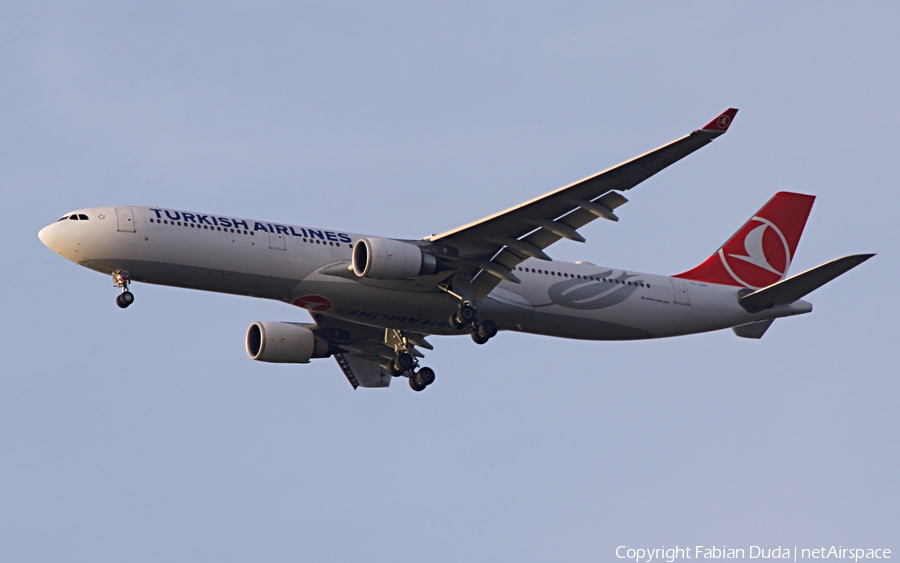 Turkish Airlines Airbus A330-303 (TC-JOH) | Photo 293256