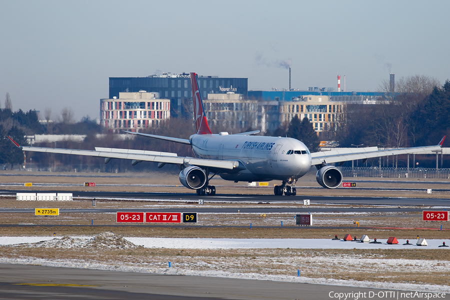 Turkish Airlines Airbus A330-303 (TC-JOI) | Photo 430392