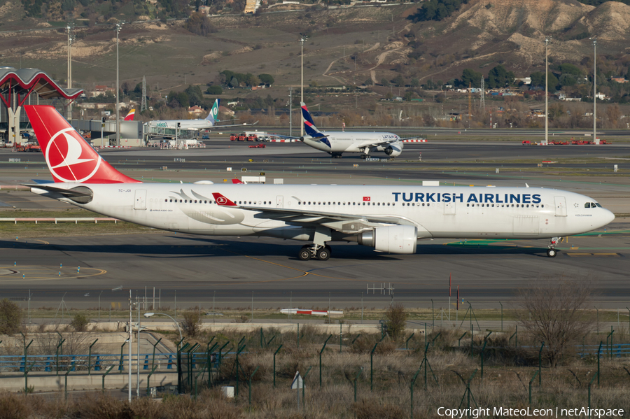 Turkish Airlines Airbus A330-303 (TC-JOI) | Photo 362252