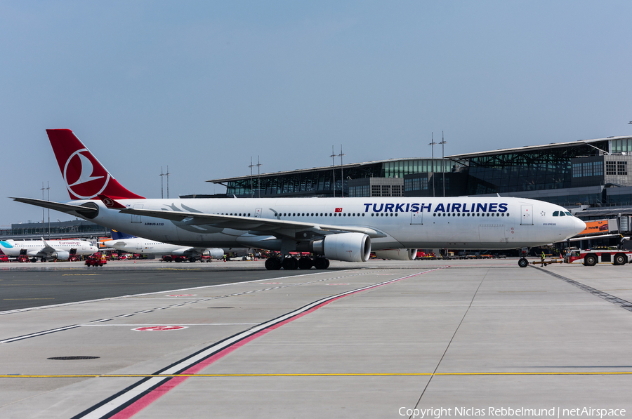 Turkish Airlines Airbus A330-302X (TC-JOM) | Photo 254572