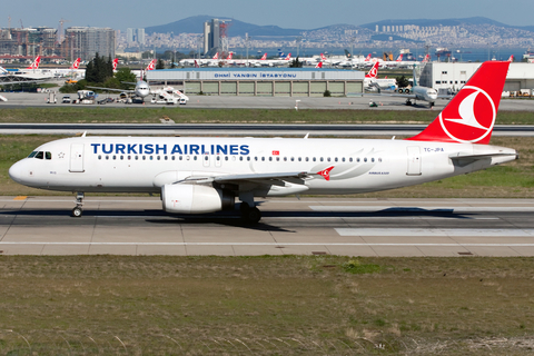 Turkish Airlines Airbus A320-232 (TC-JPA) at  Istanbul - Ataturk, Turkey