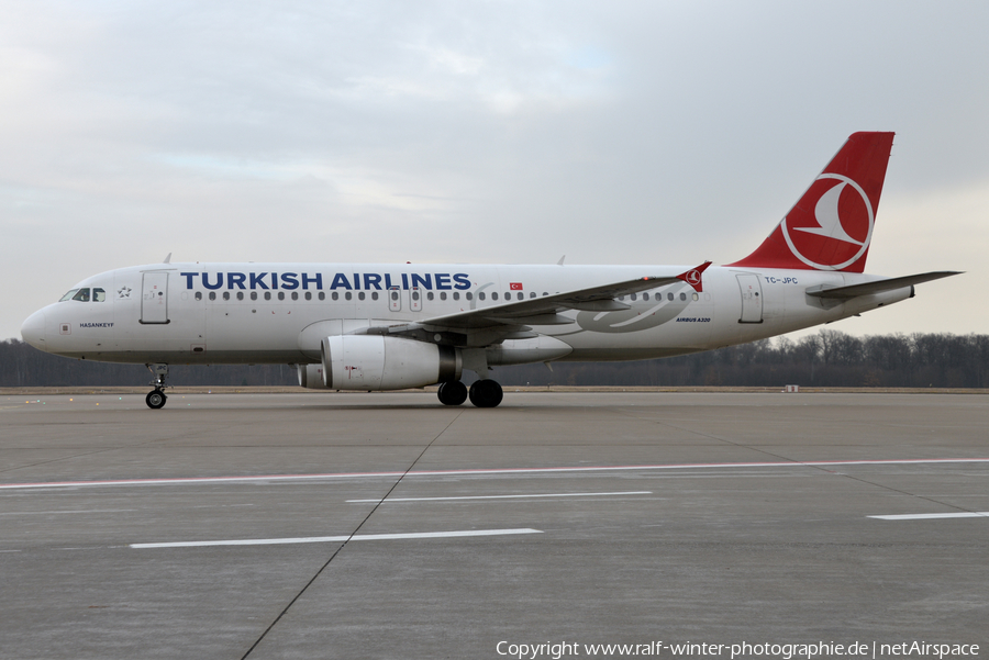 Turkish Airlines Airbus A320-232 (TC-JPC) | Photo 642092