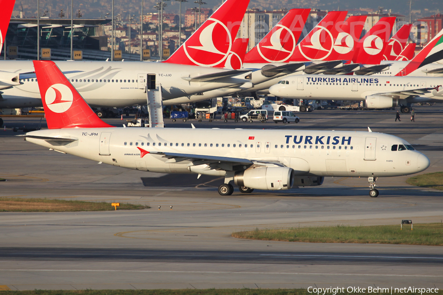 Turkish Airlines Airbus A320-232 (TC-JPH) | Photo 71610