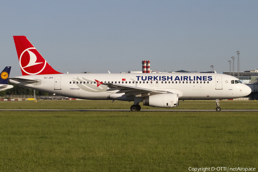 Turkish Airlines Airbus A320-232 (TC-JPH) | Photo 439258