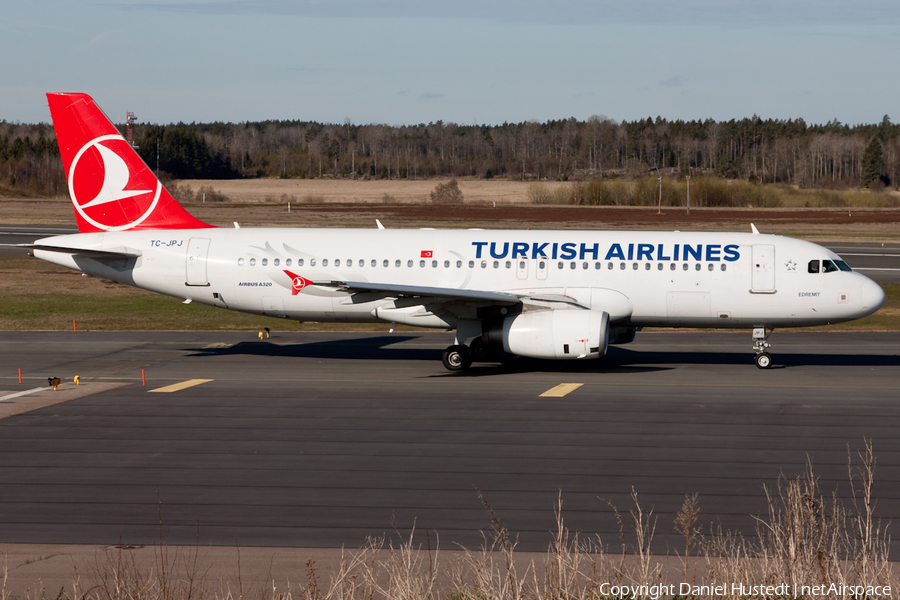 Turkish Airlines Airbus A320-232 (TC-JPJ) | Photo 421925