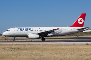 Turkish Airlines Airbus A320-232 (TC-JPT) at  Lisbon - Portela, Portugal