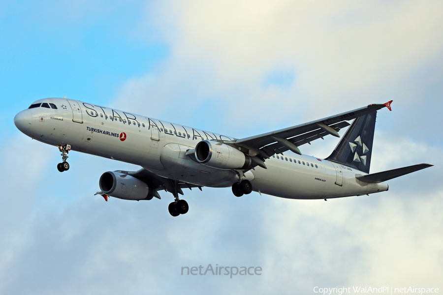 Turkish Airlines Airbus A321-231 (TC-JRB) | Photo 489789