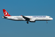 Turkish Airlines Airbus A321-231 (TC-JRJ) at  Istanbul - Ataturk, Turkey