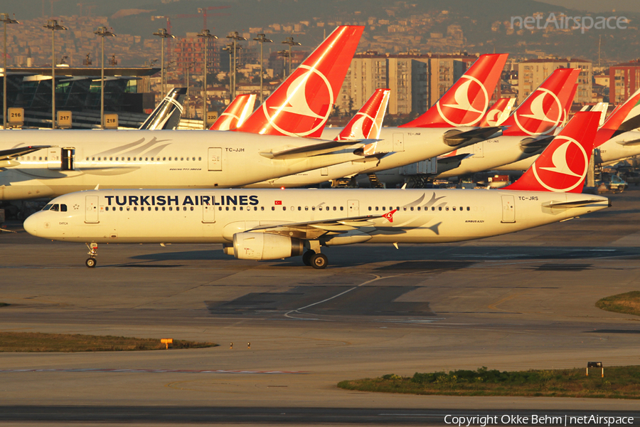 Turkish Airlines Airbus A321-231 (TC-JRS) | Photo 44058