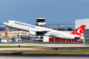 Turkish Airlines Airbus A321-231 (TC-JRS) at  Lisbon - Portela, Portugal
