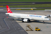 Turkish Airlines Airbus A321-231 (TC-JRS) at  Vienna - Schwechat, Austria