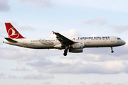 Turkish Airlines Airbus A321-231 (TC-JRT) at  Warsaw - Frederic Chopin International, Poland